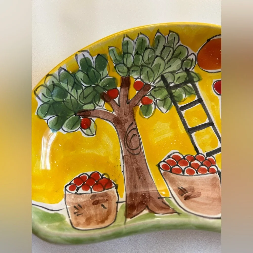 La Musa Pottery Decorative Dish. - Picture 3 of 4
